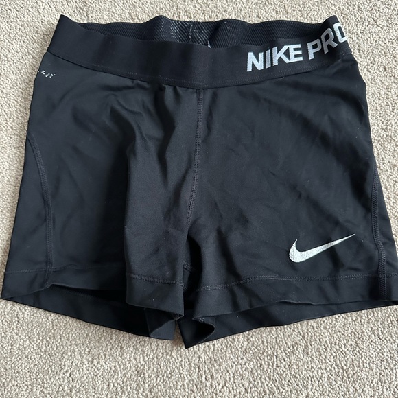 Lot of 4 women’s Nike Pro shorts - Picture 7 of 16